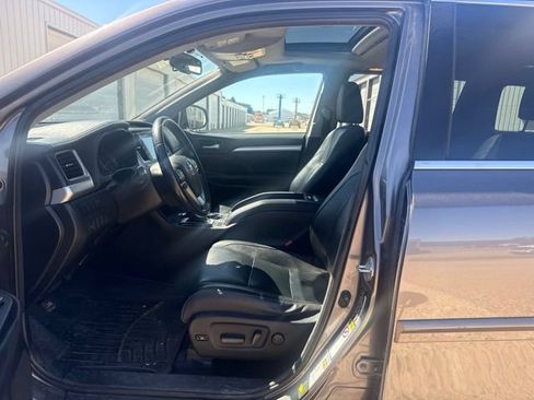 Used 2014 Toyota Highlander XLE AWD/4WD image 4