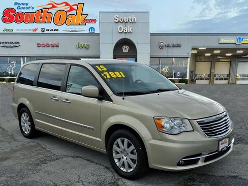Used 2015 Chrysler Town & Country Touring w/ Driver Convenience Group FWD image 1