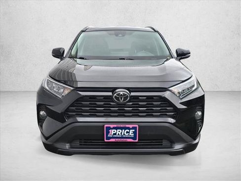Used 2021 Toyota RAV4 XLE AWD/4WD image 2