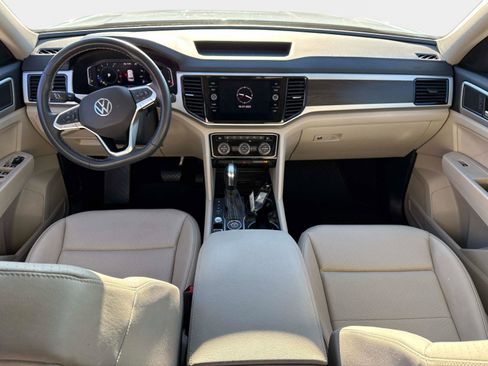 Certified 2022 Volkswagen Atlas SE image 16