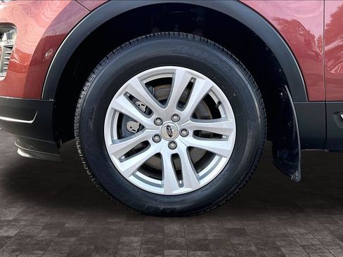 Used 2018 Ford Explorer XLT w/ Equipment Group 202A AWD/4WD image 35