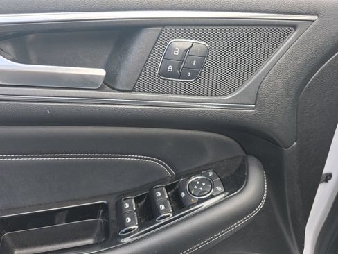 Used 2017 Ford Edge Titanium w/ Equipment Group 302A AWD/4WD image 21