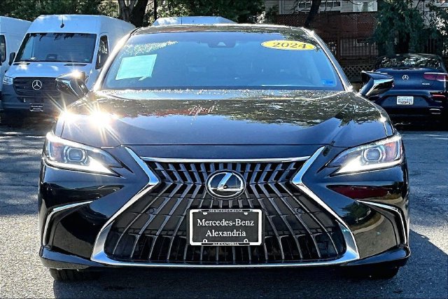 Used 2024 Lexus ES 350 w/ Premium Package FWD image 2
