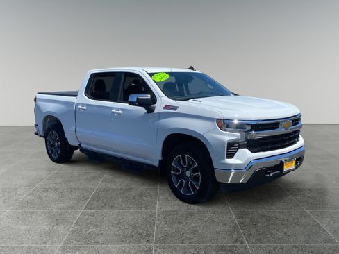 Used 2023 Chevrolet Silverado 1500 LT w/ Z71 Off-Road Package AWD/4WD image 7
