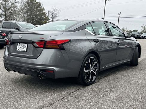 Used 2024 Nissan Altima 2.5 SR image 3