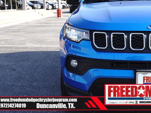 Used 2025 Jeep Compass Latitude AWD/4WD image 43
