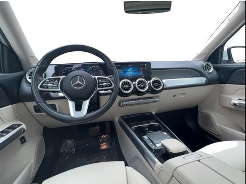 Used 2022 Mercedes-Benz GLB 250 w/ Premium Package Lite image 32