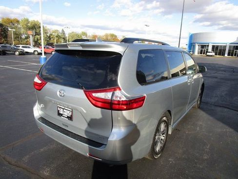 Used 2019 Toyota Sienna XLE FWD image 5