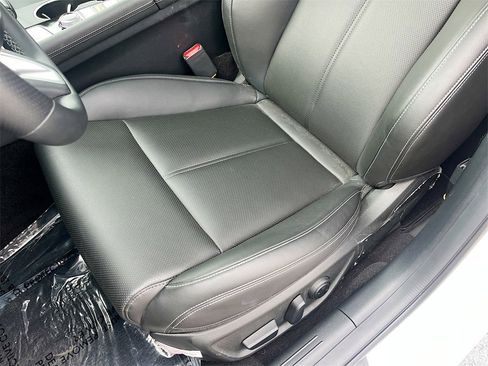 Used 2025 Genesis G70 2.5T image 19