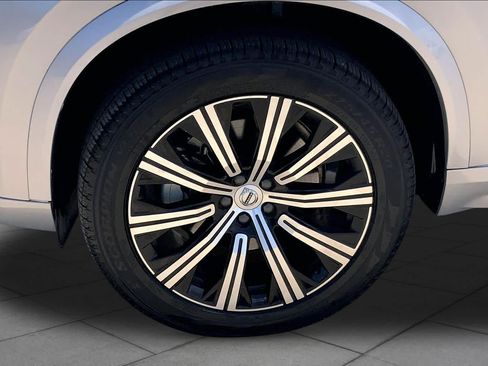 Used 2025 Volvo XC90 B5 Core AWD/4WD image 11
