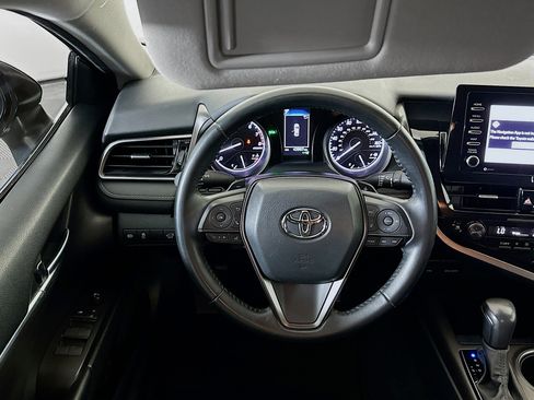 Used 2022 Toyota Camry SE image 18