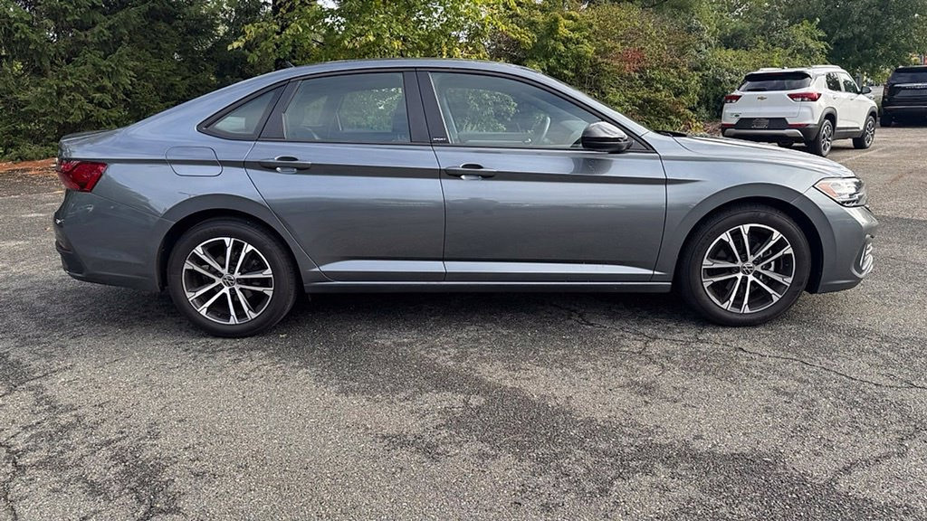 Used 2024 Volkswagen Jetta Sport FWD image 6