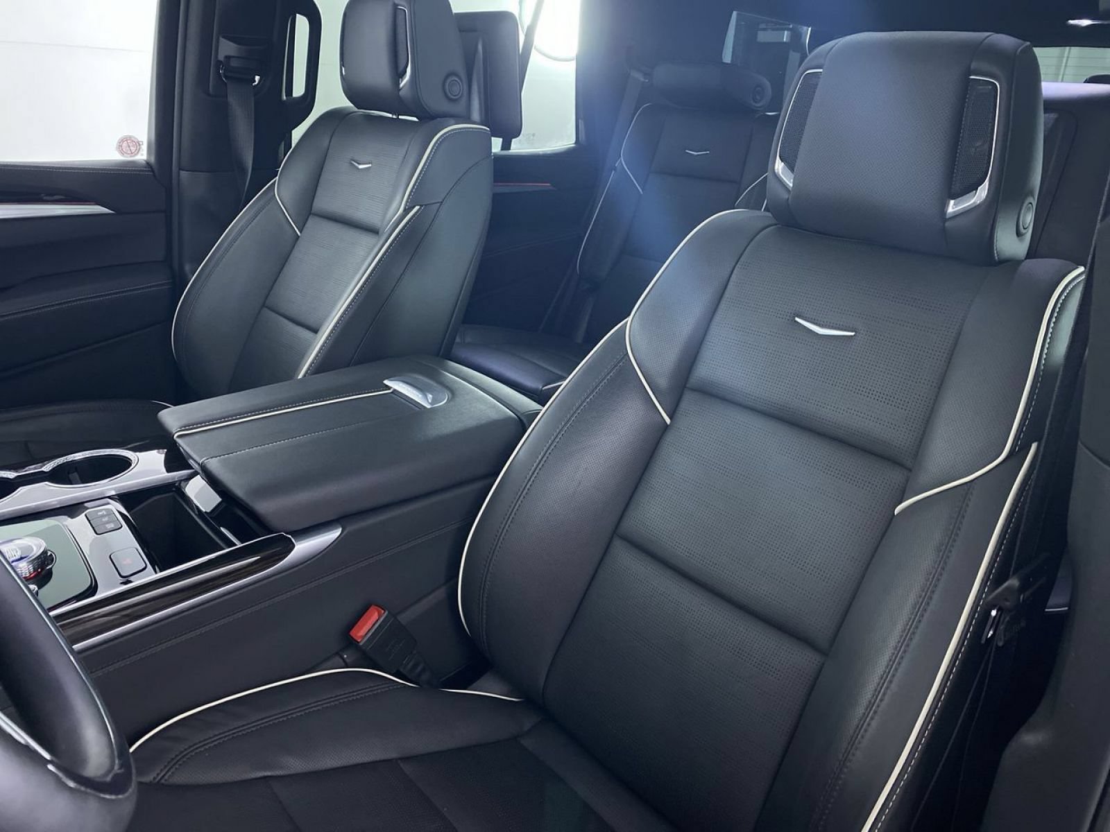 Certified 2026 Cadillac Escalade Luxury AWD/4WD image 12
