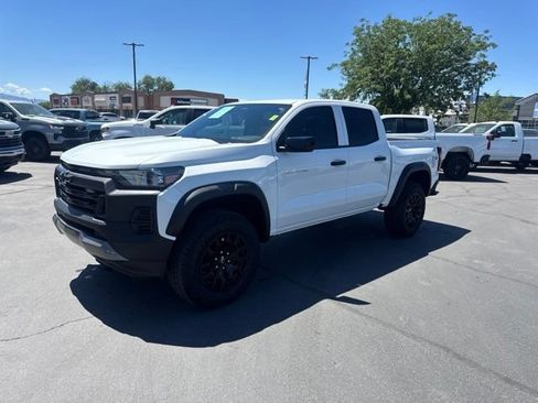 Used 2024 Chevrolet Colorado Trail Boss w/ Advanced Trailering Package AWD/4WD image 3