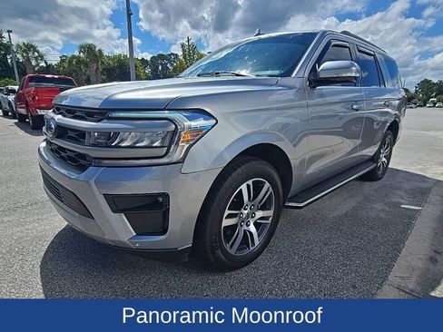 Used 2023 Ford Expedition XLT RWD image 3