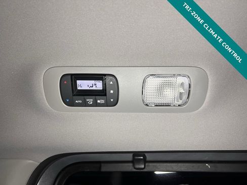 Used 2023 Honda Odyssey Touring image 12