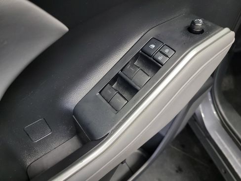Used 2021 Toyota Highlander XLE FWD image 14