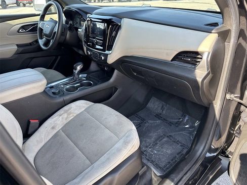 Used 2022 Chevrolet Traverse LS image 29