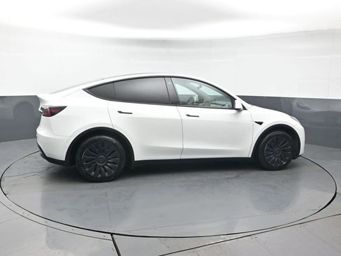 Used 2021 Tesla Model Y Long Range image 7