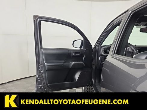 Used 2019 Toyota Tacoma Limited AWD/4WD image 23