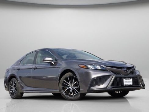 Used 2024 Toyota Camry SE w/ Cold Weather Package FWD image 2