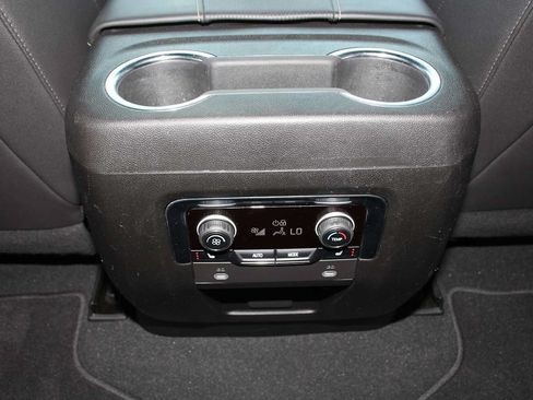 Used 2023 Chevrolet Tahoe Premier AWD/4WD image 36