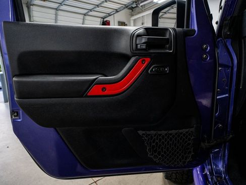 Used 2018 Jeep Wrangler Unlimited Sahara image 30