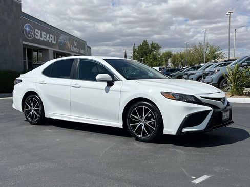 Used 2024 Toyota Camry SE FWD image 2