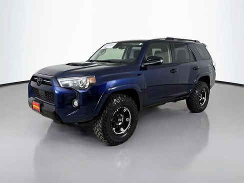 Certified 2021 Toyota 4Runner Venture AWD/4WD image 3