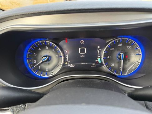 Used 2024 Chrysler Pacifica Limited w/ S Appearance Package image 15