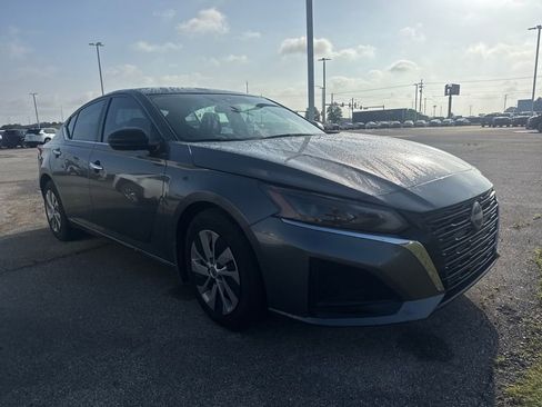 Used 2024 Nissan Altima 2.5 S FWD image 3