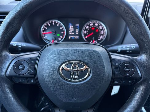 Used 2022 Toyota RAV4 LE image 23