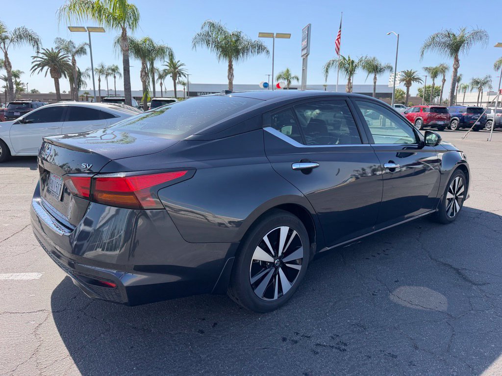 Used 2021 Nissan Altima 2.5 SV w/ SV Premium Package FWD image 4