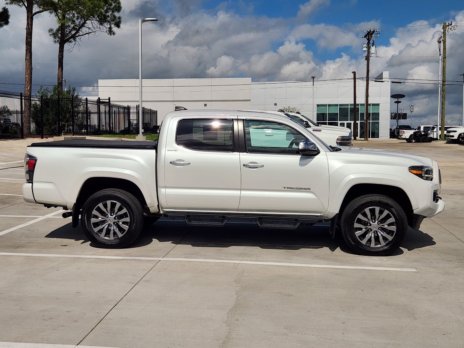 Used 2021 Toyota Tacoma Limited AWD/4WD image 3