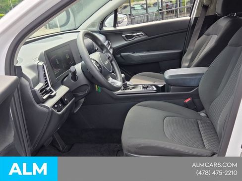 Used 2025 Kia Sportage LX FWD image 5