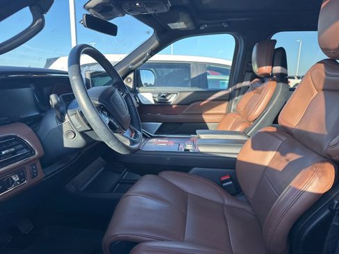 Used 2024 Lincoln Navigator Reserve image 10