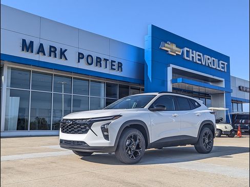 New 2026 Chevrolet Trax LT w/ Driver Confidence Package FWD image 1