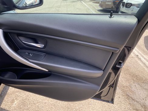 Used 2018 BMW 320i Sedan w/ Convenience Package RWD image 24