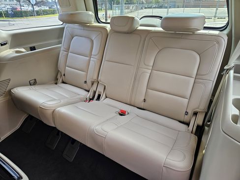 Used 2019 Lincoln Navigator Reserve image 31