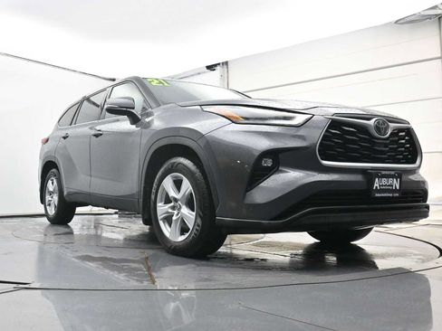 Used 2021 Toyota Highlander LE AWD/4WD image 20