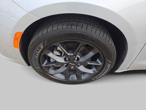 Used 2023 Chrysler Pacifica Touring-L w/ S Appearance Package AWD/4WD image 30