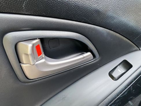 Used 2012 Hyundai Tucson Limited image 35