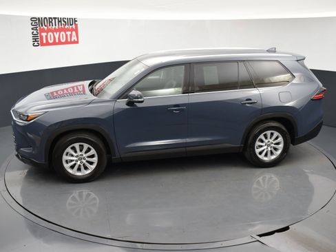 Used 2025 Toyota Grand Highlander AWD image 21