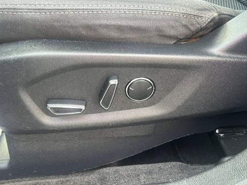 Used 2017 Ford Explorer XLT w/ Equipment Group 201A FWD image 17