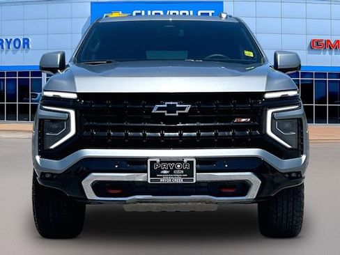 Used 2025 Chevrolet Suburban Z71 AWD/4WD image 2