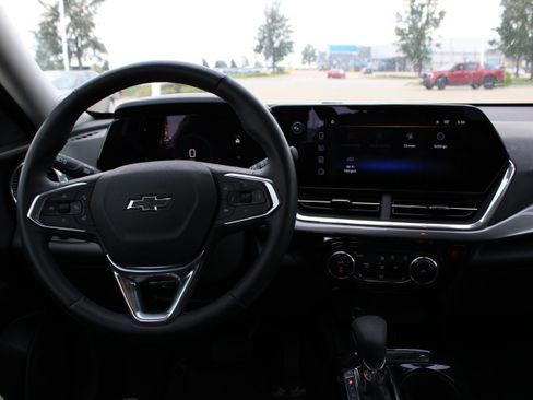 Used 2025 Chevrolet Trax ACTIV w/ Driver Confidence Package FWD image 9