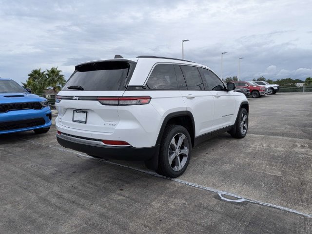 New 2026 Jeep Grand Cherokee Limited w/ Luxury Tech Group II AWD/4WD image 4