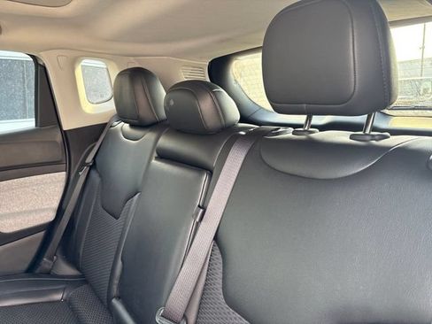 Used 2022 Jeep Compass Latitude w/ Sun and Sound Group AWD/4WD image 10