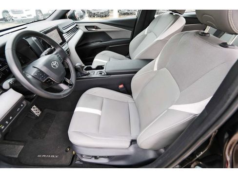 Used 2025 Toyota Camry SE w/ Convenience Package FWD image 11