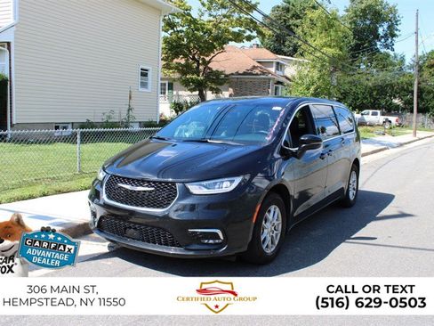 Used 2025 Chrysler Pacifica Select FWD image 2